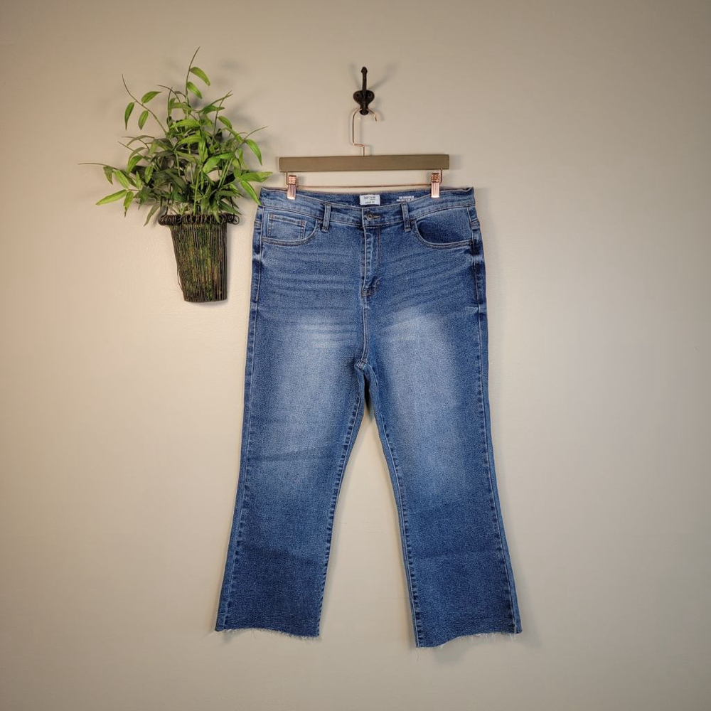Kensie Jeans Savannah High Rise Flare Ankle Frayed Medium Wash Vintage Luxe 14